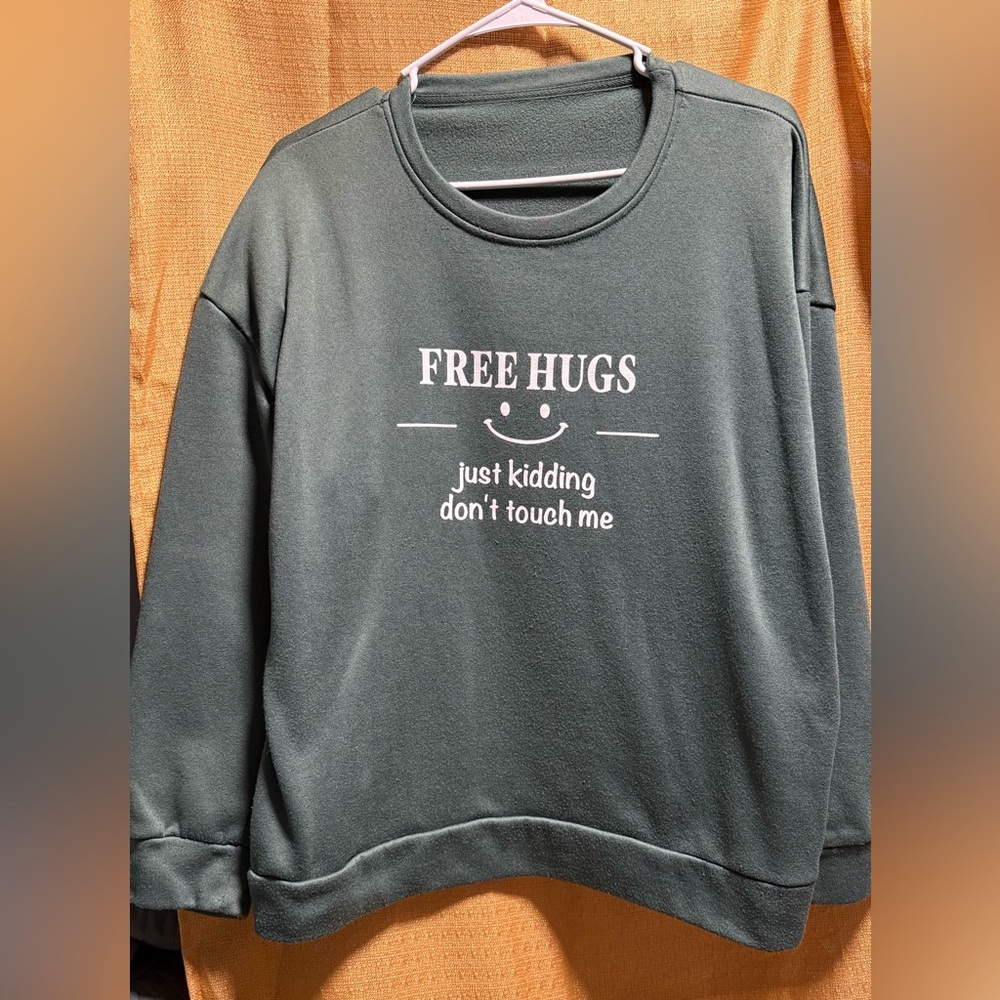 SHEIN Dark Green "FREE HUGS" Graphic Crewneck Sweatshirt
